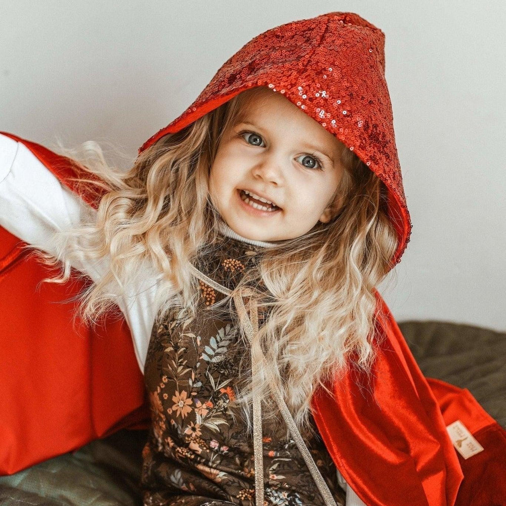 
                  
                    moimili.us “Little Red Riding Hood” Magic Cape - blueottertoys - 5904119242960
                  
                