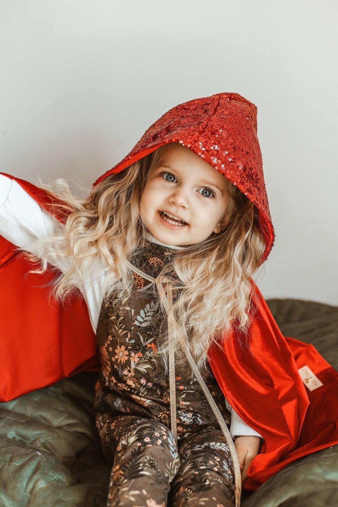 
                  
                    moimili.us “Little Red Riding Hood” Magic Cape - blueottertoys - 5904119242960
                  
                