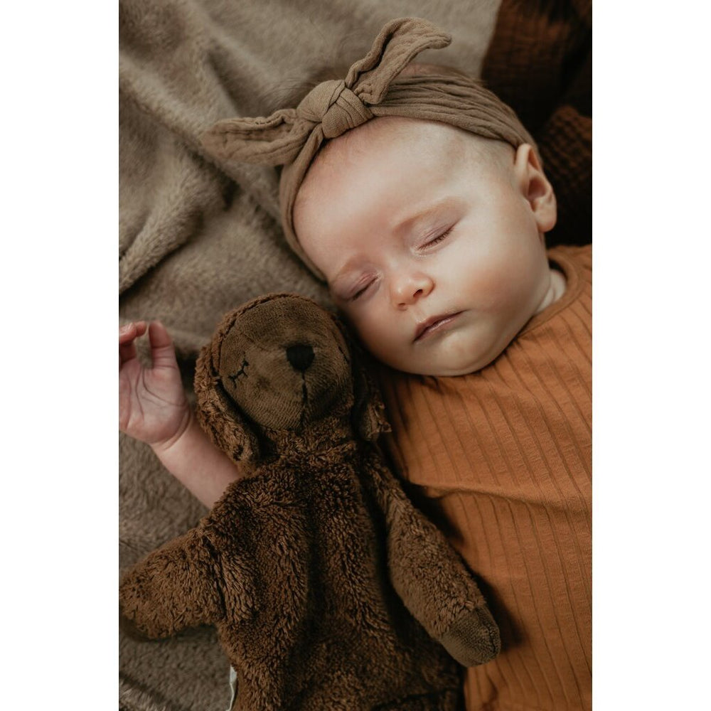 senger organic cotton brown lamb with sleeping baby