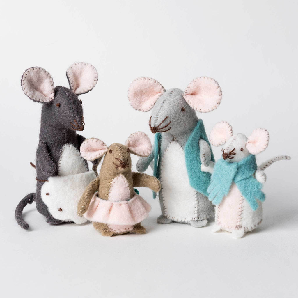 
                  
                    Corinne Lapierre Mouse Family Felt Craft Kit - blueottertoys-CL-MOUFA4F
                  
                